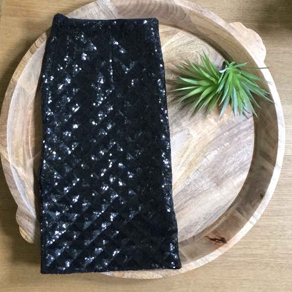 Banana Republic Dresses & Skirts - NWT Banana republic mini skirt with black sequins